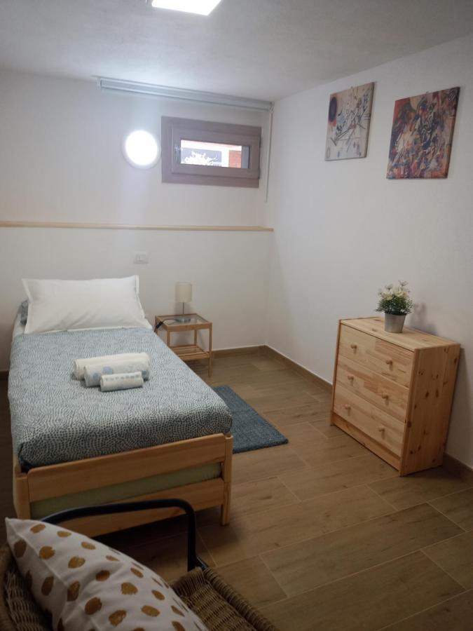 Vacanze Nella Casetta Pula Exteriör bild