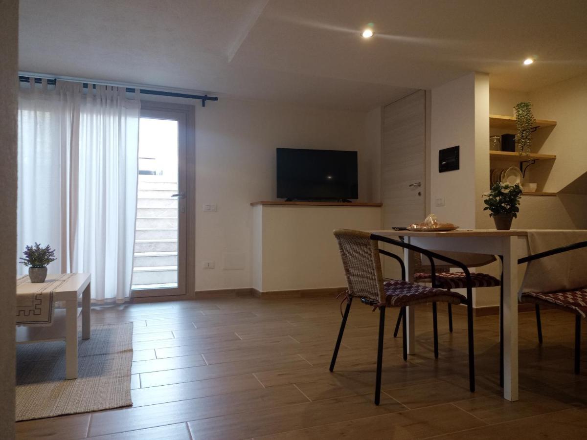 Vacanze Nella Casetta Pula Exteriör bild