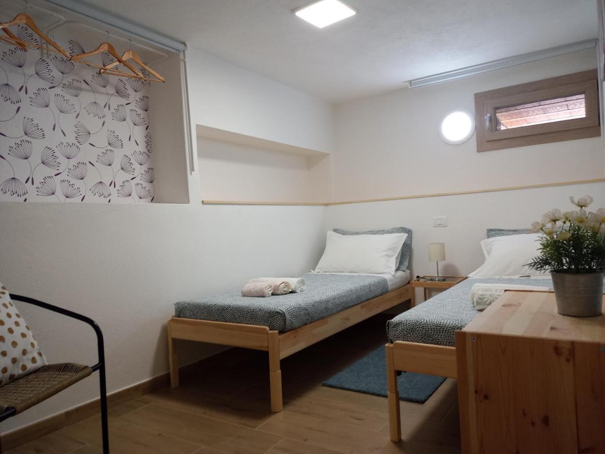 Vacanze Nella Casetta Pula Exteriör bild
