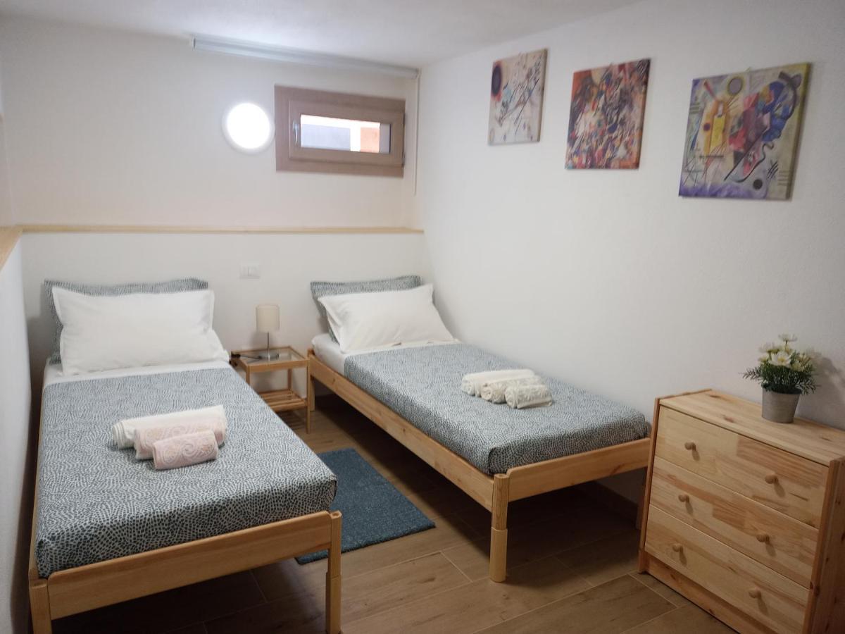 Vacanze Nella Casetta Pula Exteriör bild