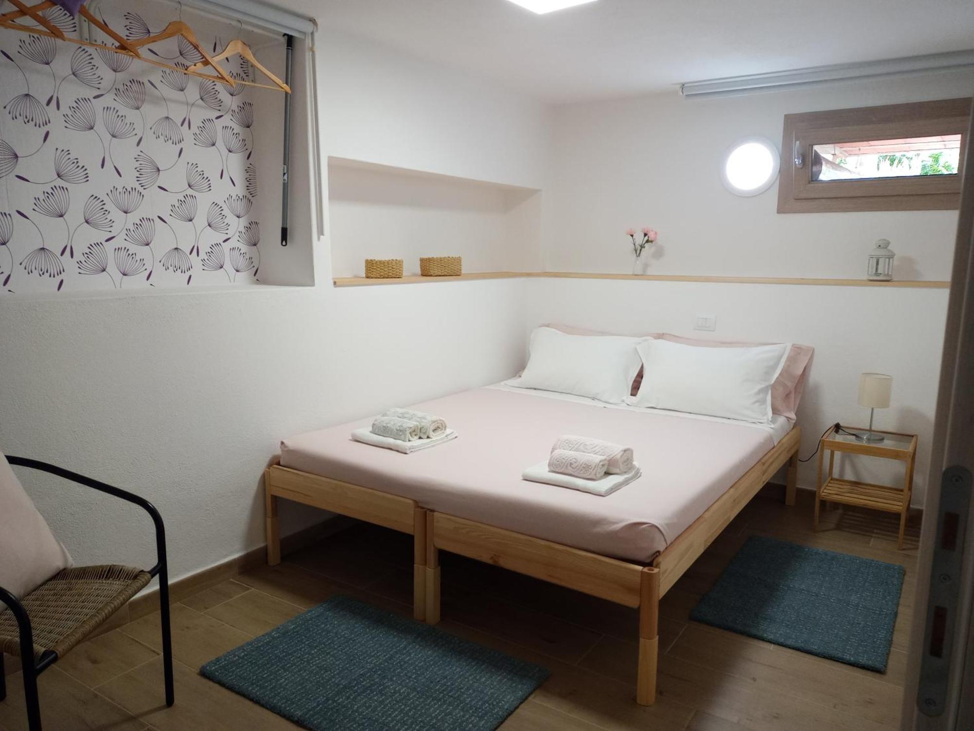 Vacanze Nella Casetta Pula Exteriör bild