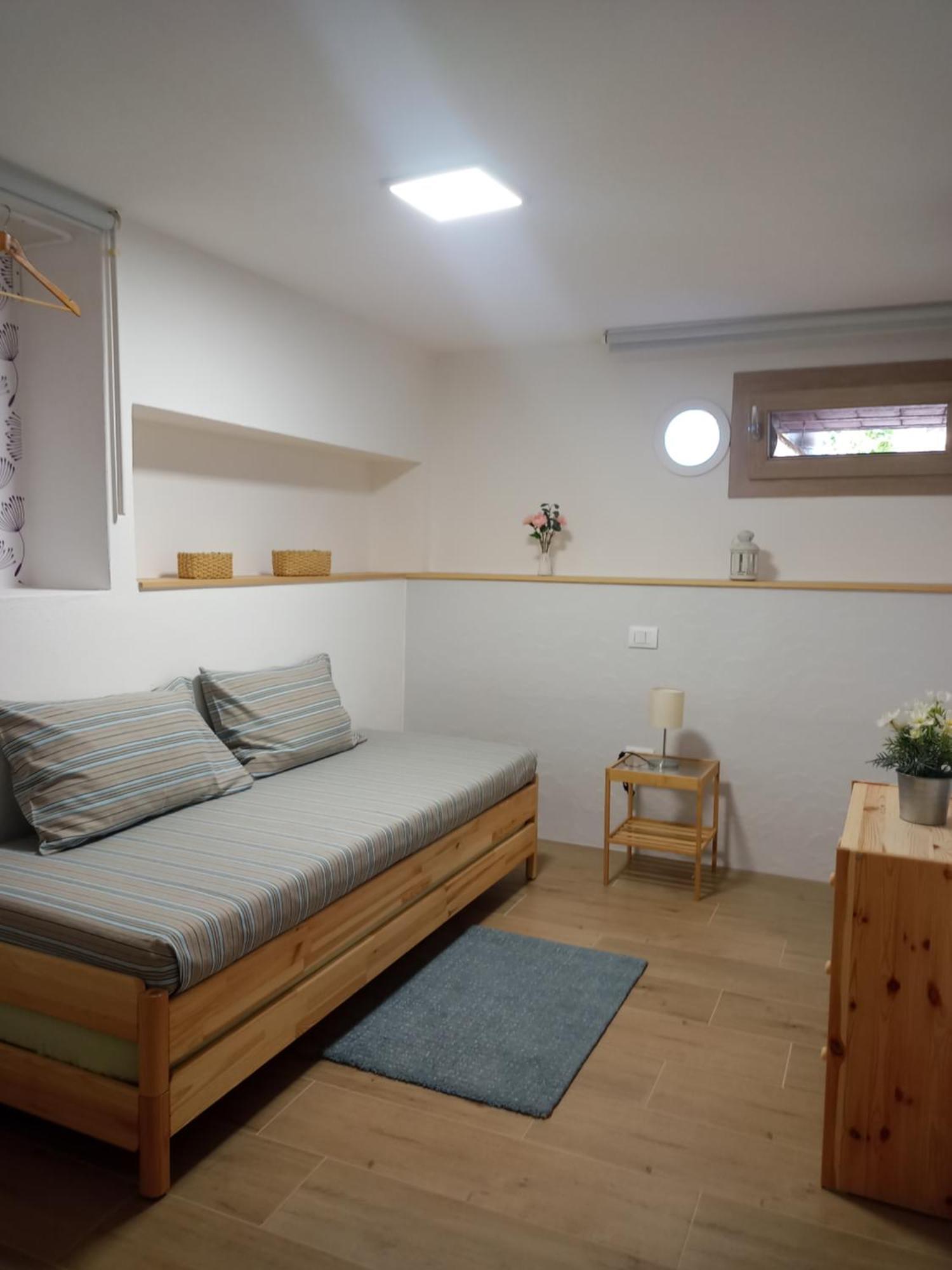 Vacanze Nella Casetta Pula Exteriör bild