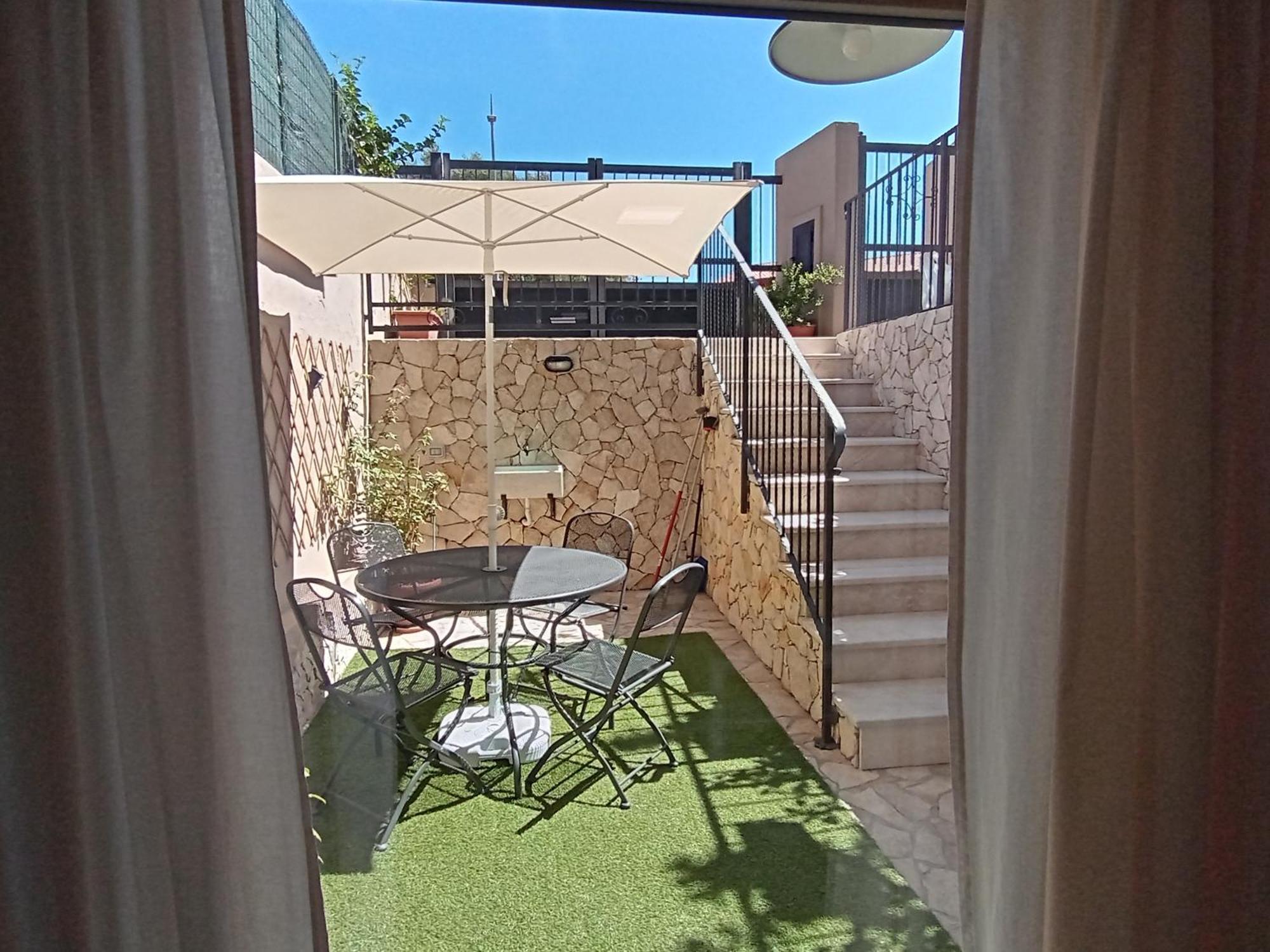 Vacanze Nella Casetta Pula Exteriör bild